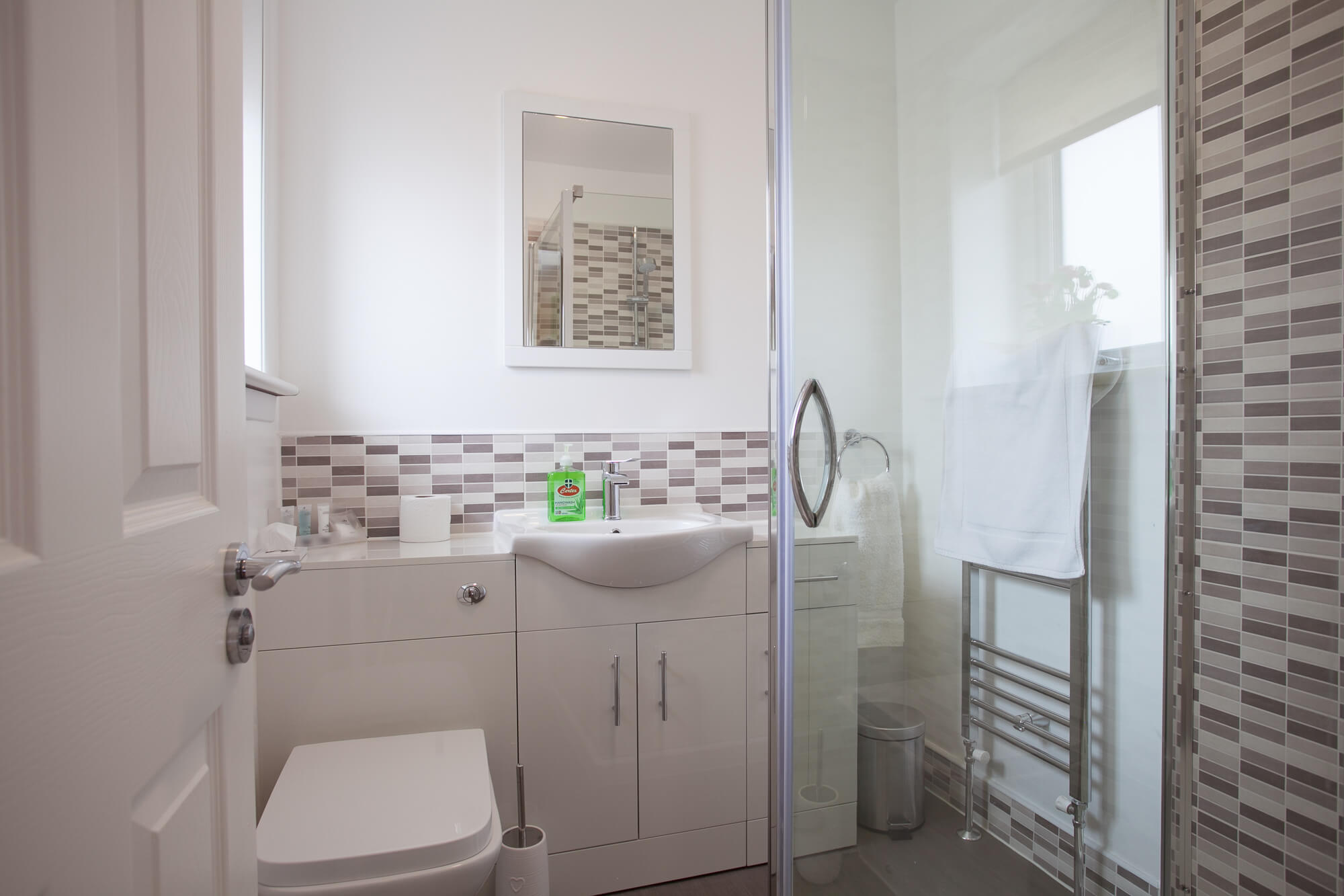 The en suite bath room